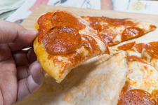 ハードコアゲーミング料理第6回「タートルズ御用達ペパロニピザとタートルズ入りサイコパスピザ」 画像