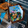 『マインクラフト』の世界を「作業台」に詰め込んだ15周年記念レゴセットは7月1日より予約開始！