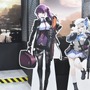 ターン制SRPGとして進化した『ドルフロ2』！コスプレイヤーに等身大パネルと、見ごたえばっちりなブースを訪問してみた【TGS2024】