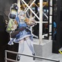 ターン制SRPGとして進化した『ドルフロ2』！コスプレイヤーに等身大パネルと、見ごたえばっちりなブースを訪問してみた【TGS2024】