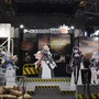 ターン制SRPGとして進化した『ドルフロ2』！コスプレイヤーに等身大パネルと、見ごたえばっちりなブースを訪問してみた【TGS2024】