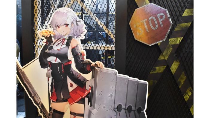 ターン制SRPGとして進化した『ドルフロ2』！コスプレイヤーに等身大パネルと、見ごたえばっちりなブースを訪問してみた【TGS2024】