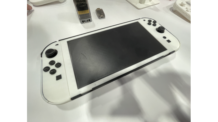 「ニンテンドースイッチ 2」非公式情報流出に任天堂が法的措置か？CES 2025でカバー展示した海外メーカーに弁護士が接触