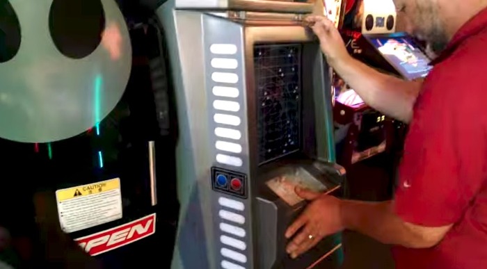 ロマン溢れるビッグな開封の儀！『Star Wars Battle Pod』ポッド型アーケード筐体設置ムービー