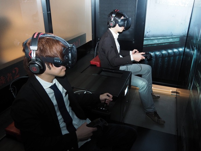 アーケード型VRホラーゲーム『脱出病棟Ω』を4人でプレイ―店内に悲鳴が響き渡る…