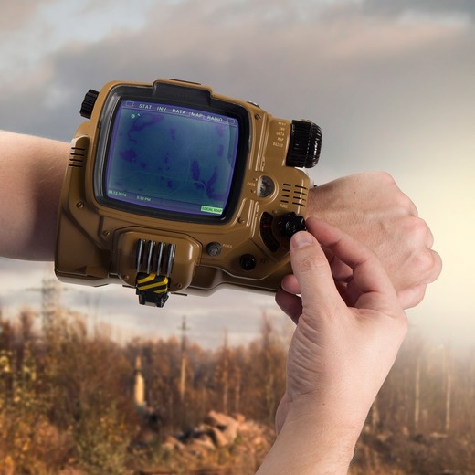 【E3 2016】スマホケースじゃない! 新たな実物大「Pip-Boy」が海外発表―『Fallout』ファン垂涎