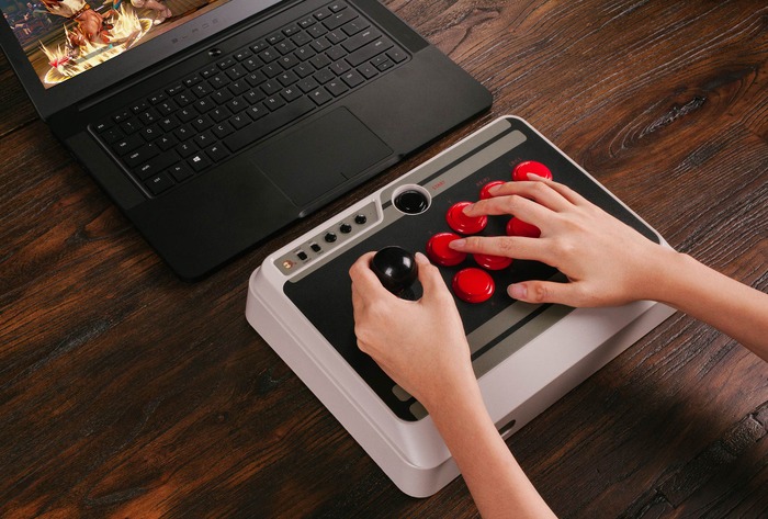 多彩なプラットフォームに対応するアケコン「N30 ARCADE STICK」国内向けに発売開始！