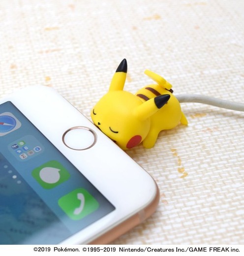 ピチューとピカチュウがスマホをガブッと！『ポケモン』と「ケーブルバイト」のコラボがかわい過ぎ