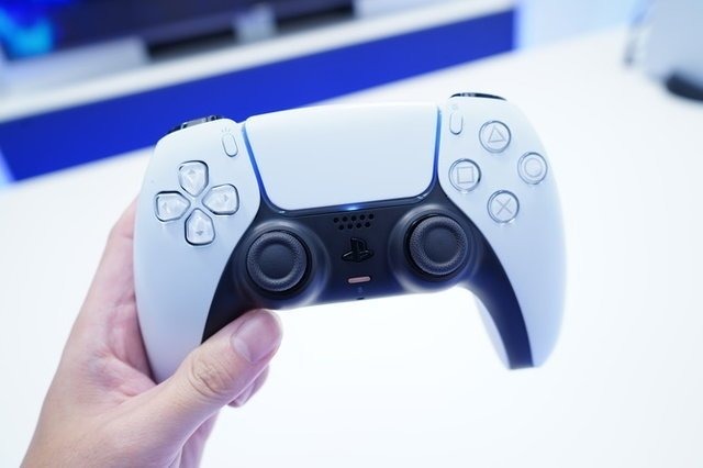 「PS5」が発売1周年！「通常版」と「デジタル・エディション」の違いや、「×ボタン決定」に関するアンケートを振り返る