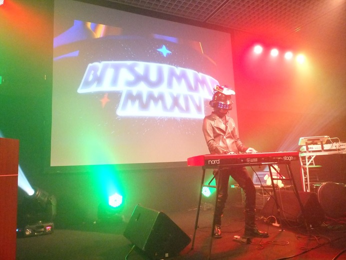 【BitSummit 14】昨年に引き続き一番の盛り上がり！サカモト教授のライブ・パフォーマンス