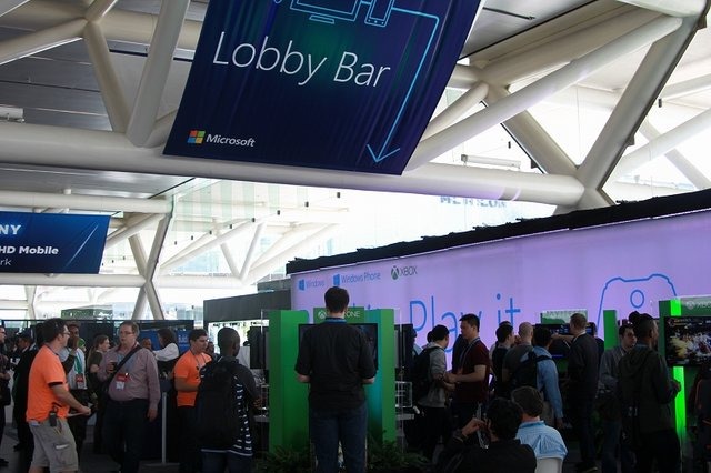 【GDC 2014】無料ドリンク提供中、Xbox Oneタイトルも遊べる「Microsoft Lobby Bar」で一休み?