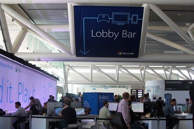 【GDC 2014】無料ドリンク提供中、Xbox Oneタイトルも遊べる「Microsoft Lobby Bar」で一休み?