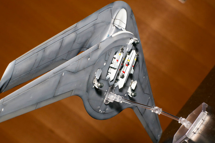 『エースコンバット』コトブキヤ1/144「X-49 ナイトレーベン」プラモデルレビュー！巨大で特異なフォルムを体感出来る魅惑のキットで「挟まっちまった」も試した