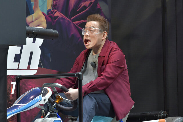 『カートライダー ドリフト』発表会にて「高橋ひかるさんvsスピードワゴン」開幕！井戸田さんを襲う時速200kmの強風！？