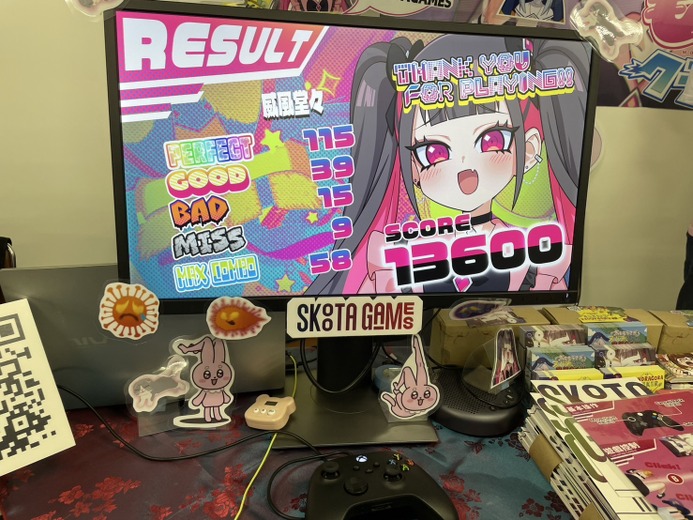 美少女の太ももでリズムをとる業の深いリズムゲームが登場！？『ももっとクラッシュ』試遊レポート＆インタビュー【INDIE GAMES SUMMIT 2025】